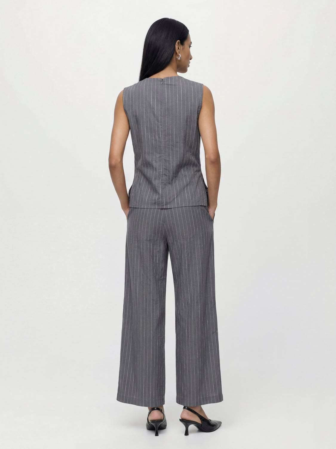 model_shot-back